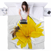 Honeybee And Yellow Flower Blankets 62311390