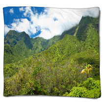 Iao Valley State Park On Maui Hawaii Blankets 64078884