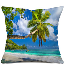 Idyllic Tropical Scenery - Seychelles Pillows 64612447
