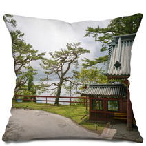 Japanese Landscape Pillows 68709493
