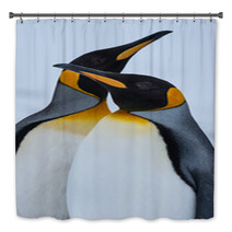 King Penguin Couple In Love Bath Decor 59571055
