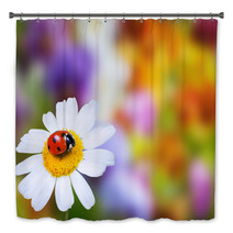 Ladybug On Daisy Flower Bath Decor 67152044