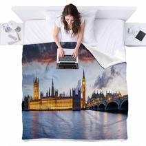 London At Dusk Blankets 60822213