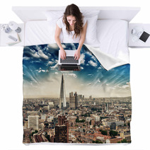 London. Panorami Aerial View Of City Skyline At Dusk Blankets 62107604