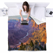 Majestic Vista Of The Grand Canyon At Dusk Blankets 57353313