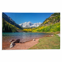 Maroon Bells And Lake In Fall Rugs 65252153