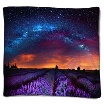 Milky Way Over Lavender Field France Blankets 165098199