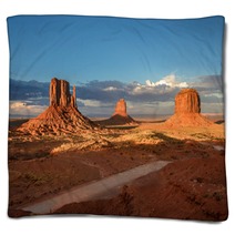 Monuments Blankets 69766319