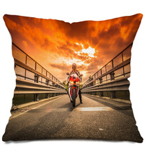 Moto Da Strada Pronta Alla Partenza Sotto Un Cielo Rosso Al Tramonto Pillows 88871265