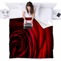 Natural Red Roses Background Blankets 60491123