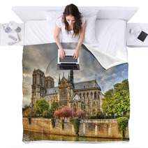 Notre Dame De Paris Cathedral Blankets 56682352