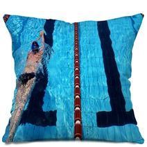 Nuotatrice In Piscina Pillows 85934989