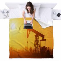 Oil Pump Silhoutte Blankets 36392185