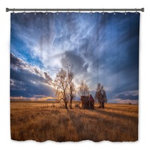 Old Farmhouse At Sunset In The Countryside Bath Decor 205705001