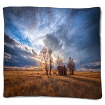 Old Farmhouse At Sunset In The Countryside Blankets 205705001