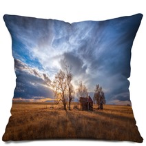 Old Farmhouse At Sunset In The Countryside Pillows 205705001