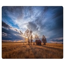 Old Farmhouse At Sunset In The Countryside Rugs 205705001