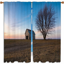 Old Rustic Barn As The Sun Sets Ogle County Illinois Usa Window Curtains 242069059