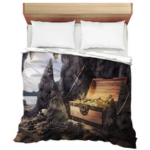 Open Treasure Chest With Bright Gold In A Cave Bedding 36102802