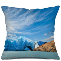 Perito Moreno Glacier, Patagonia, Argentina. Pillows 37418439