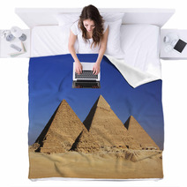 Pyramids Of Giza, Cairo Blankets 55134478