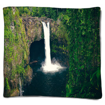 Rainbow Falls In Hilo On The Big Island Of Hawaii Blankets 91382736