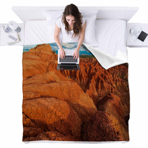 Red Rock Formations Of Tatacoa Blankets 45916626