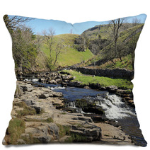 River Running Through The Dales Pillows 64258341