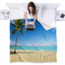 Sea And Coconut Palm Blankets 19725695