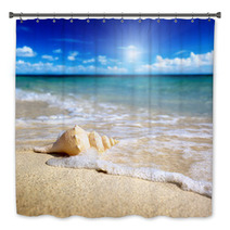 Seashell On The Beach (shallow DOF) Bath Decor 32416602