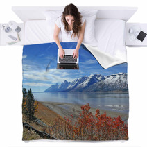 Snow Capped Rocky Mountains, USA Blankets 66237447