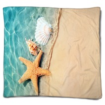 Starfish And Seashell On The Summer Beach In Sea Water Blankets 210075031