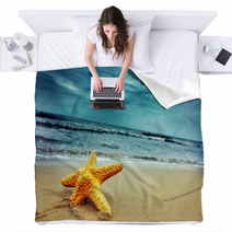 Starfish On The Tropical Beach Blankets 9054631