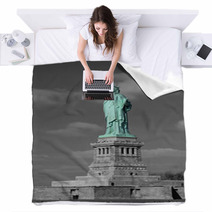 Statue Of Liberty New York Blankets 21999767