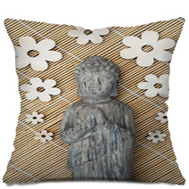 Stenen  Grijze Boeddha Met Houten Bloemen Pillows 67218444