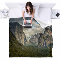 Stormy Clouds Over Tunnel View In Yosemite Blankets 50014936