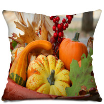 Thanksgiving Harvest Basket Pillows 4637865