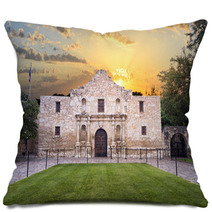 The Alamo, San Antonio, TX Pillows 68700524