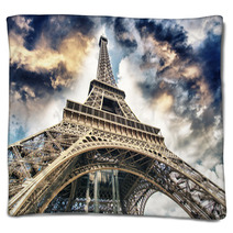 The Eiffel Tower From Below Blankets 63947491