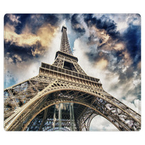 The Eiffel Tower From Below Rugs 63947491