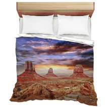 The Monument Valley With Beautiful Sky. Bedding 53905694