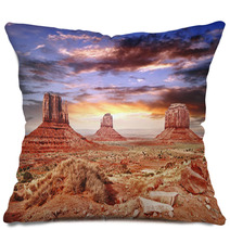 The Monument Valley With Beautiful Sky. Pillows 53905694