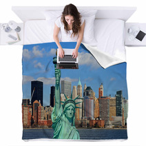 The Statue Of Liberty And Manhattan Skyline Blankets 7024955