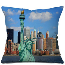 The Statue Of Liberty And Manhattan Skyline Pillows 7024955