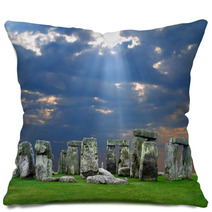 The Stonehenge In UK Pillows 4821830