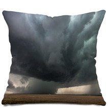 Thunderstorm In The Great Plains Pillows 65673509