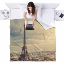 Tour Eiffel In Paris Blankets 67211214