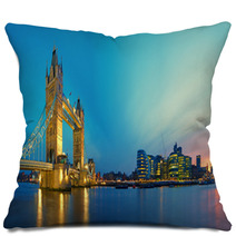 Tower Bridge And Southwark. Pillows 33464094