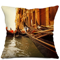 Traditional Venice Gondola Ride Pillows 10147240