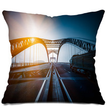 Traffic Of Bridge Pillows 51059917